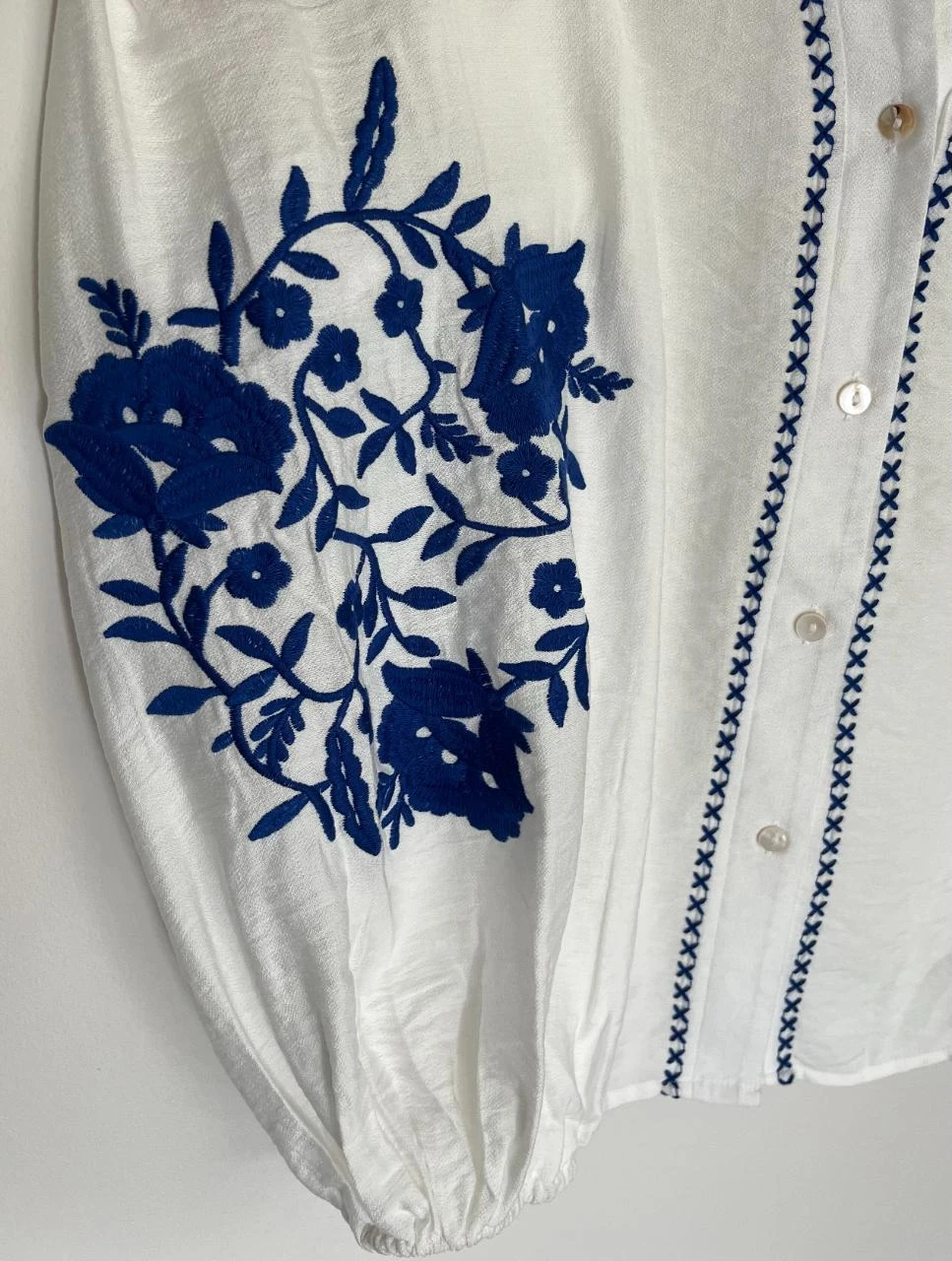 Flowy blouse with embroideries 🪻 – photo 5